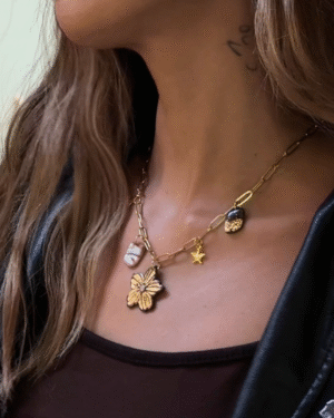 Collar charms flor marrón