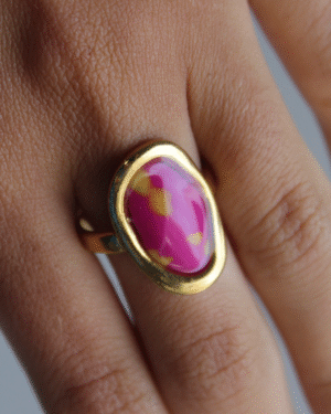 Anillo ovalado fucsia