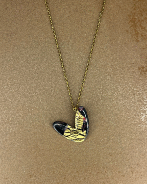 Collar corazón negro