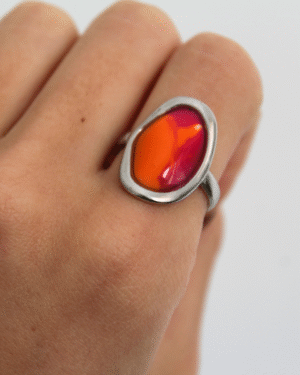 Anillo ovalado naranja y fucsia