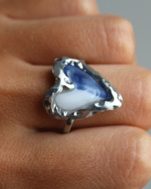 Anillo corazón azul y blanco